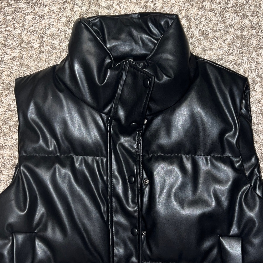 SHEIN Black Puffer Vest - Picture 7 of 11